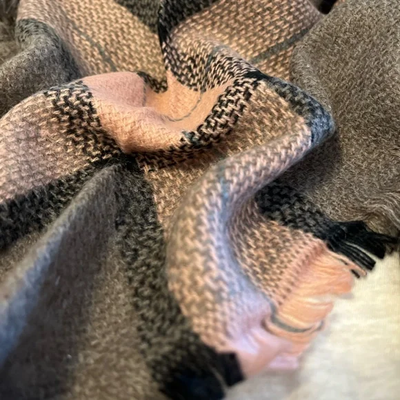 NWT Plaid Blanket Scarf Wrap - Picture 5 of 9